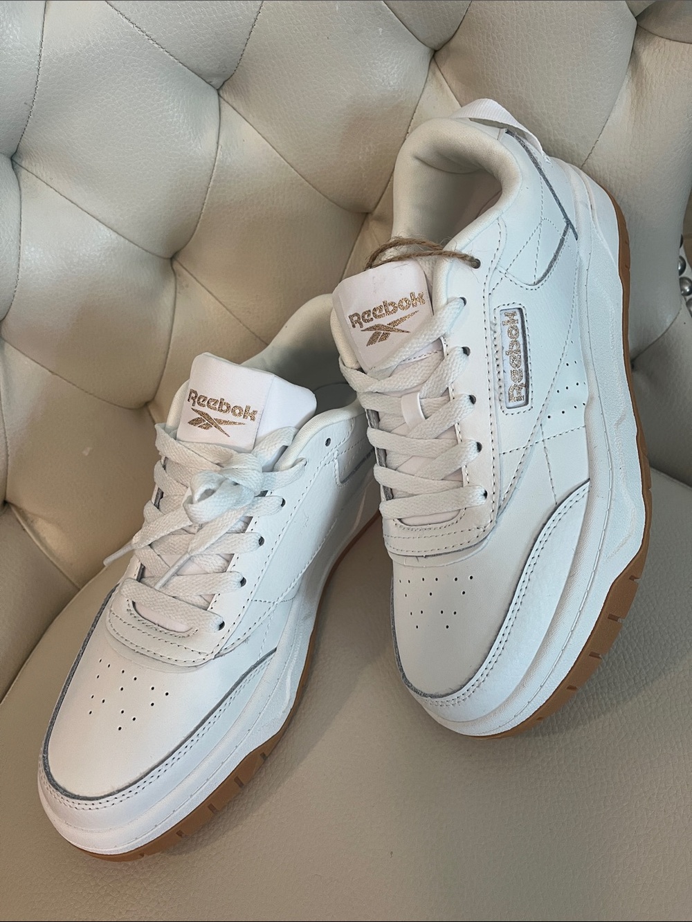 Reebok White Leather Sneakers tan Rubber Outsole Gold accents Eye Catching 8